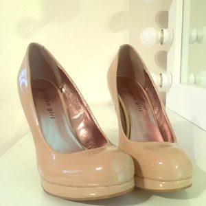 Nude Pumps